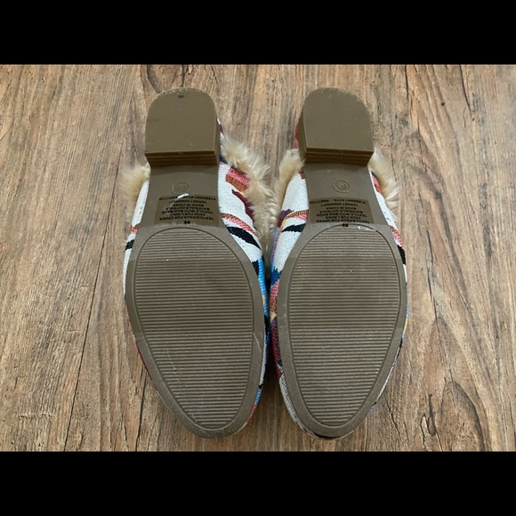 Universal Thread Sandals - Picture 4 of 7